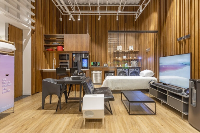 Fast Shop reproduz apartamento com IA em sua flagship