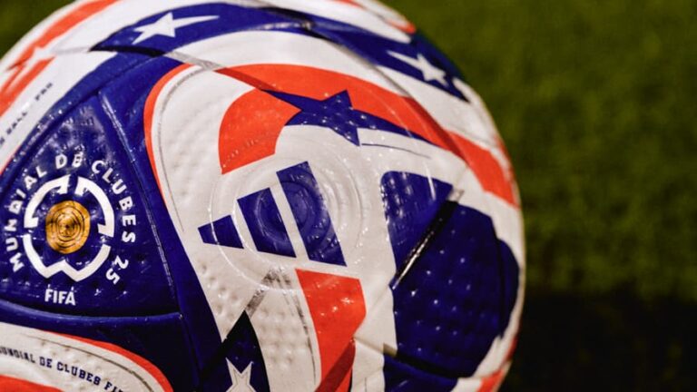 adidas apresenta a bola oficial para a Copa do Mundo de Clubes da FIFA 2025