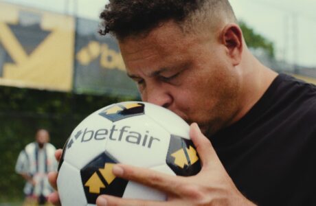 Betfair lança campanha com Ronaldo e Rivaldo para apresentar nova funcionalidade