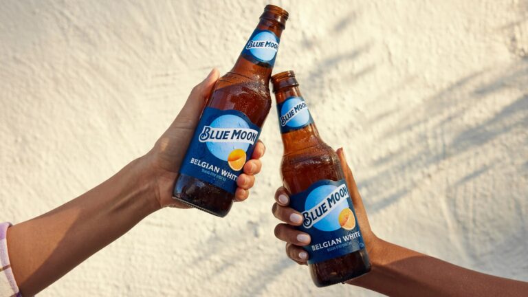 Blue Moon renova identidade visual