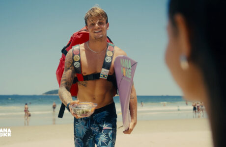 Mana Poke lança primeiro filme publicitário com o surfista Fernando Júnior