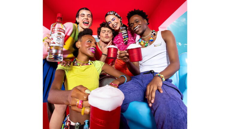 Smirnoff estreia no Lollapalooza Brasil 2025 com clássicos como Moscow Mule