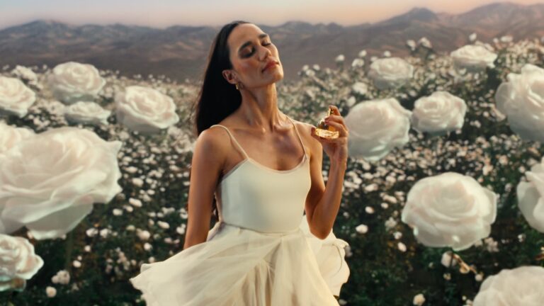 Campanha de Natura Aura Alba convida mulheres a viverem sua exuberância