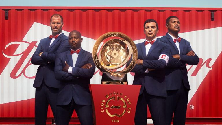 Budweiser convoca defensores lendários para proteger o troféu da