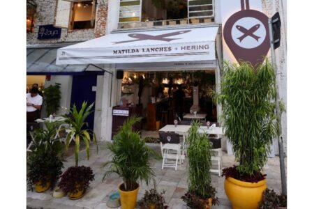 Hering personaliza restaurante Matilda Lanches em ação especial de Dia das Mães
