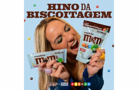 Luísa Perissé mostra seu lado mais biscoiteiro em lançamento de M&M’S Cookie