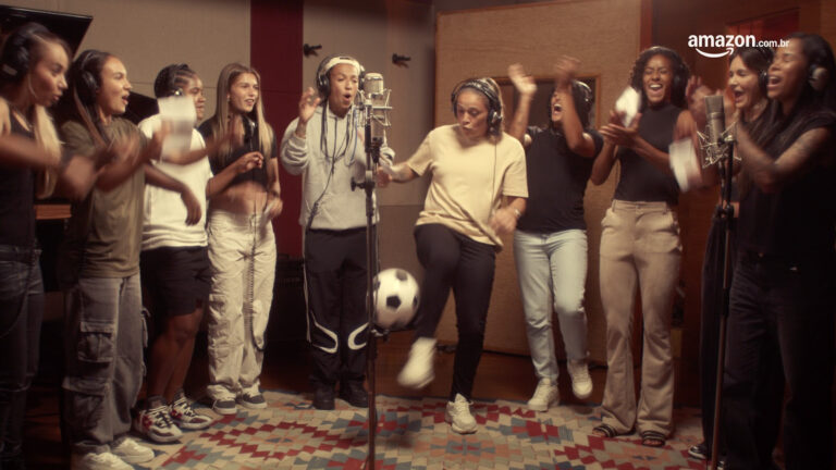 Amazon Brasil resgata música banida nos anos 40 em nova campanha pelo futebol feminino