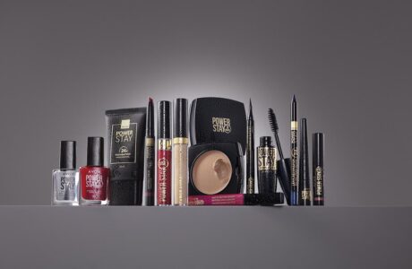 Avon Power Stay celebra seis anos com parte do lucro destinado ao Instituto Natura