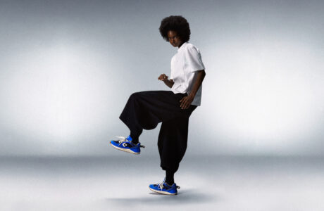 Converse e Ader Error se unem em coleção que mistura funcionalidade, estética urbana e toque irreverente