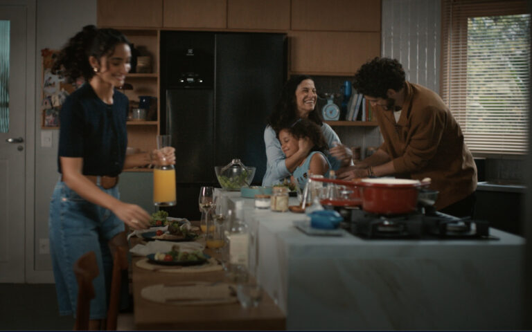 Electrolux lança campanha que reforça parceria com consumidores em diferentes momentos da vida