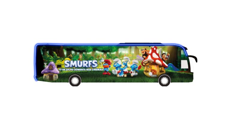 Smurfs ganham cinema sobre rodas em ação da Paramount no Rio (1)