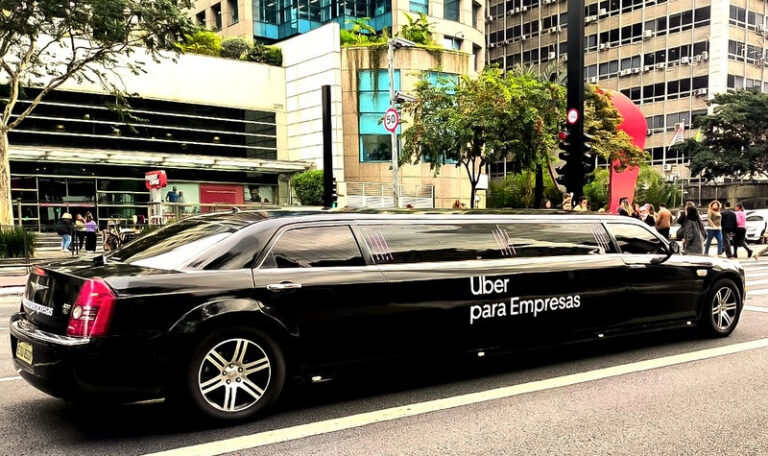 Uber para Empresas promove experiência VIPcom viagens de limousine por São Paulo