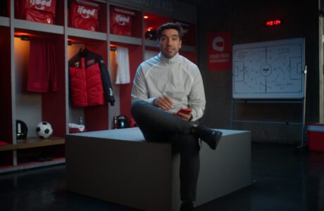 Abel Ferreira comanda nova campanha do iFood para atrair entregadores