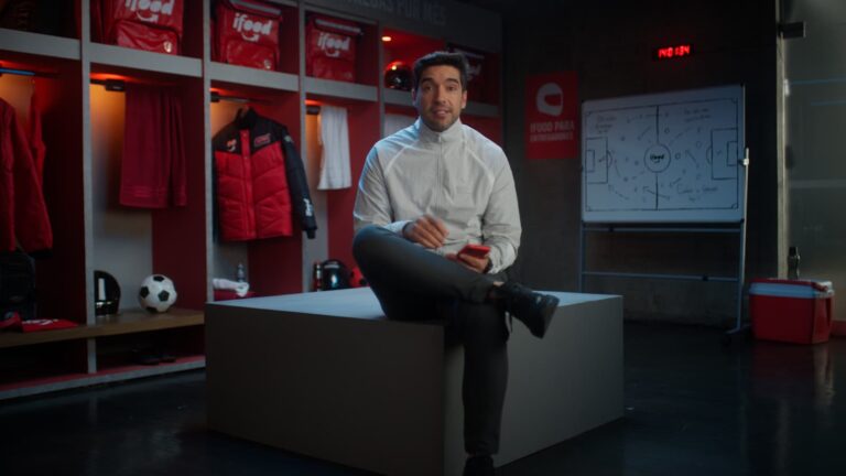 Abel Ferreira comanda nova campanha do iFood para atrair entregadores