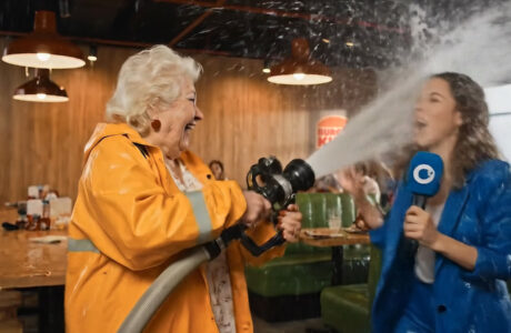 Burger King® surfa na onda da Inteligência Artificial com campanha divertida para promover sanduíches em dobro