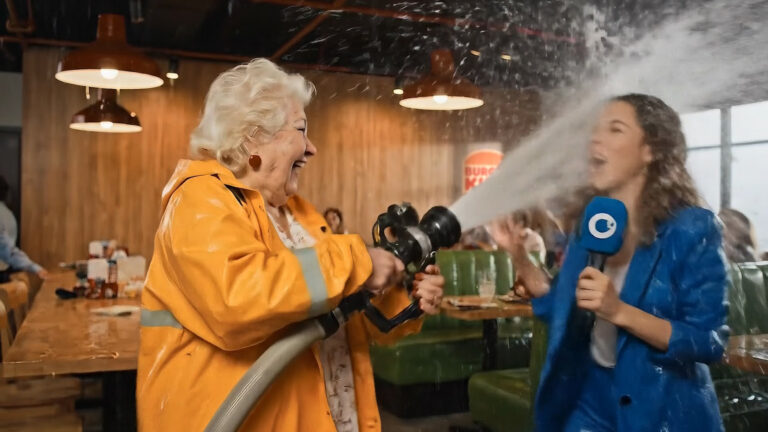 Burger King® surfa na onda da Inteligência Artificial com campanha divertida para promover sanduíches em dobro