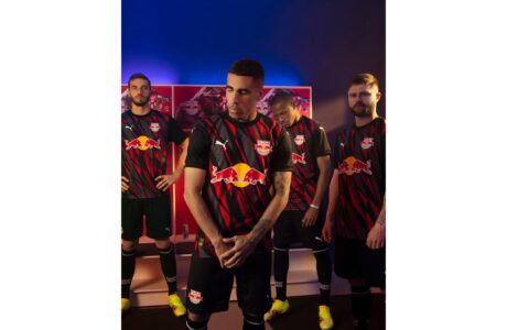 Com grafismos tecnológicos e tonalidade escura em destaque, PUMA e Red Bull Bragantino apresentam terceiro uniforme da temporada 2025