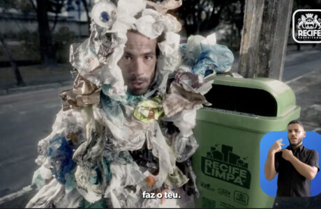 Prefeitura do Recife para conscientização sobre descarte irregular de resíduos