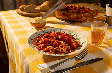 Sadia promove salsicha e linguiça calabresa em nova campanha (1)