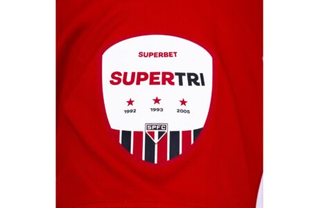 Superbet celebra 20 anos do SuperTri do São Paulo com patch exclusivo e homenagem na camisa