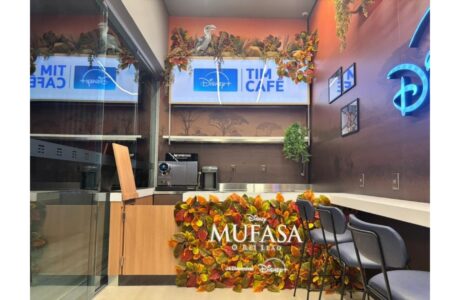 TIM e Disney+ levam sabores da savana africana e arte latte inspirada em Mufasa O Rei Leão