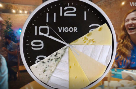 Vigor apresenta nova campanha mostrando como qualquer momento pode se transformar em Happy Hour