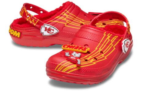 Crocs e NFL lançam coleção exclusiva em nova collab