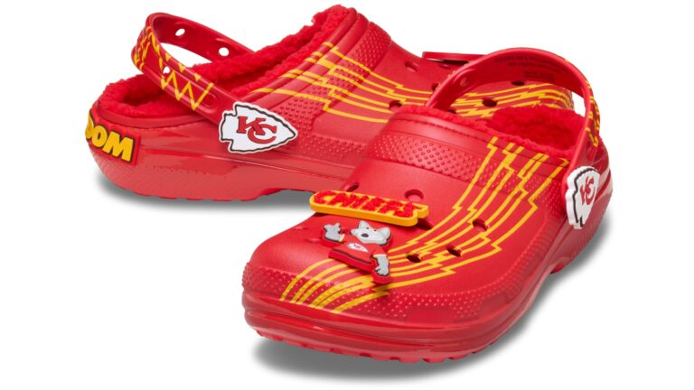 Crocs e NFL lançam coleção exclusiva em nova collab