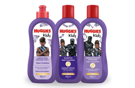 Huggies® expande portfólio e apresenta linha de banho Huggies® Kids Super Crespinhos com Pantera Negra