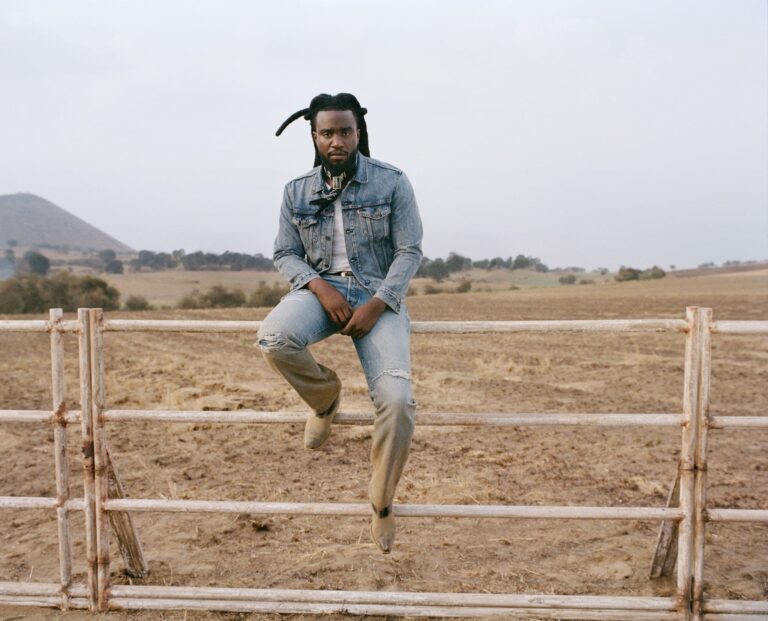 Levi’s® apresenta a coleção Ícones 2025 e lança campanha global com Shaboozey e Matty Matheson