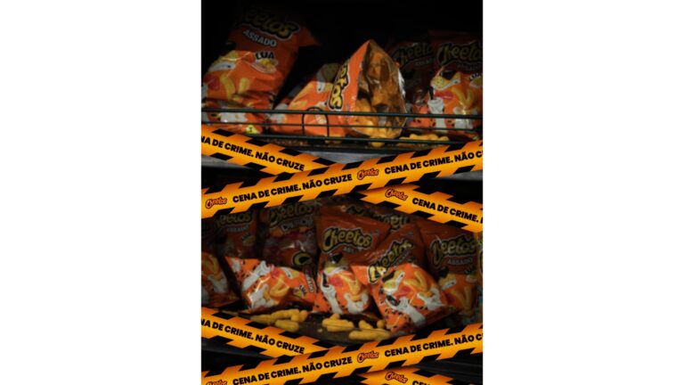 Mãozinha, da série Wandinha da Netflix, invade supermercado em ação exclusiva de campanha de CHEETOS®