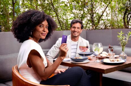 NU_UV_2023_86cartao-uv_lifestyle (1)