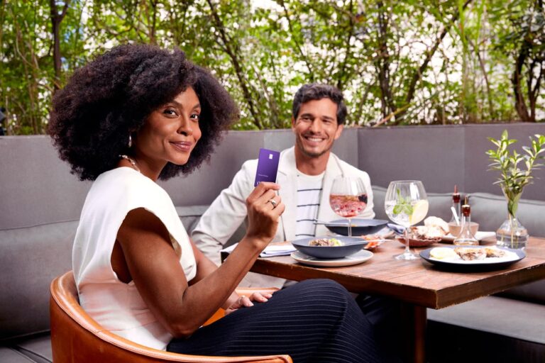 NU_UV_2023_86cartao-uv_lifestyle (1)