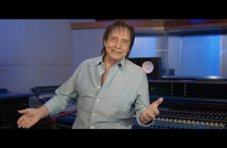 Banco Mercantil lança cartão consignado premium e traz Roberto Carlos em nova campanha