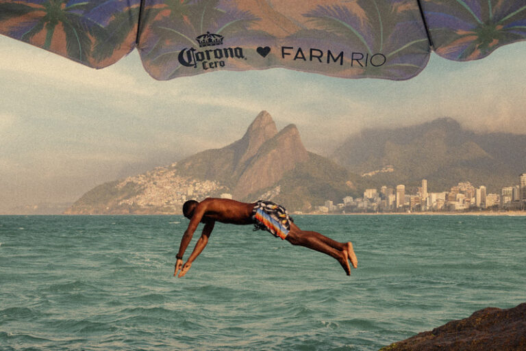 Corona Cero e FARM Rio lançam collab que celebra cultura de praia carioca