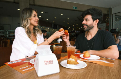 Frango Assado aposta em experiência do consumidor e vê salto em reputação nas estradas