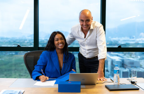 IZA e o CEO da TIM, Alberto Griselli Foto Vitor Brugger