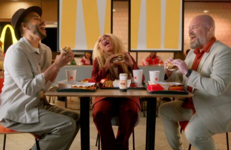 Méqui reúne Hugo Gloss, Cariúcha e Chico Barney para lançar os maiores sanduíches do cardápio