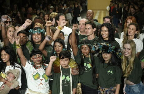 Amir Slama anuncia parceria com Epson na SPFW para lançamento da campanha global