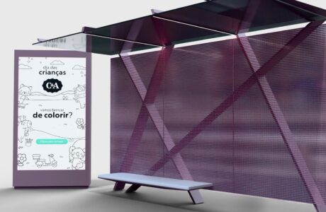 C&A leva a magia do Dia das Crianças para as ruas com abrigo de ônibus interativo na Faria Lima