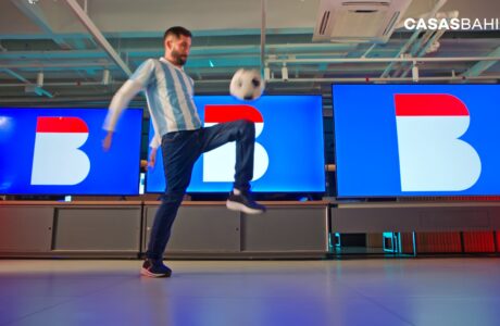 Casas Bahia usa sósia do Messi para anunciar descontos de até R$6 mil em TVs para o Mundial de 2026
