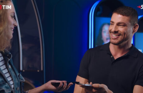 Cauã Reymond estrela nova campanha de Black Friday da TIM Brasil