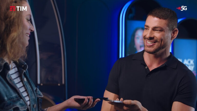Cauã Reymond estrela nova campanha de Black Friday da TIM Brasil