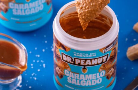 Dr. Peanut apresenta novo sabor das pastas proteicas Caramelo Salgado