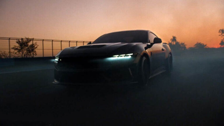 Ford apresenta a campanha de lançamento do Mustang Dark Horse