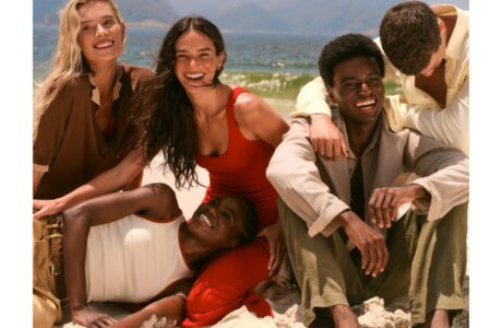 Hering e Bruna Marquezine celebram Alto Verão 26