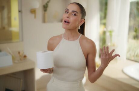 Neve lança campanha com Deborah Secco e novo posicionamento