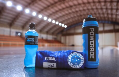 Powerade e Coca-Cola FEMSA Brasil se unem ao Cruzeiro Esporte Clube para impulsionar o desempenho dos atletas e fortalecer os esportes