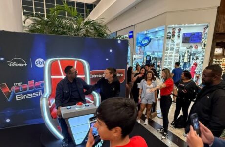 SBT leva cadeira do The Voice Brasil ao Shopping Center Norte