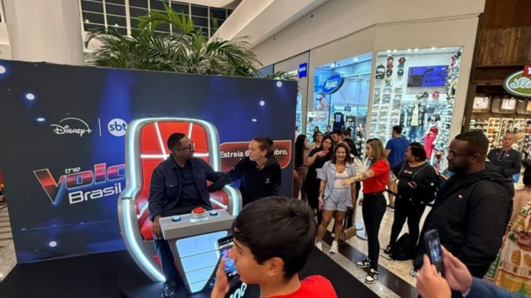 SBT leva cadeira do The Voice Brasil ao Shopping Center Norte